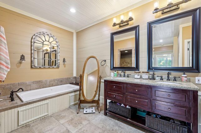 1200 County Road 211, Giddings, TX 78942