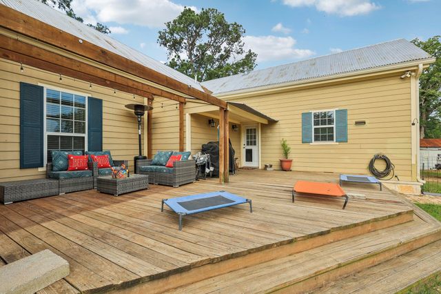 1200 County Road 211, Giddings, TX 78942