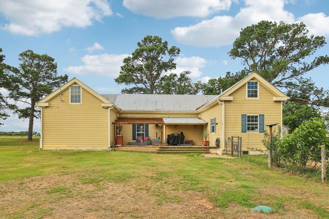 1200 County Road 211, Giddings, TX 78942