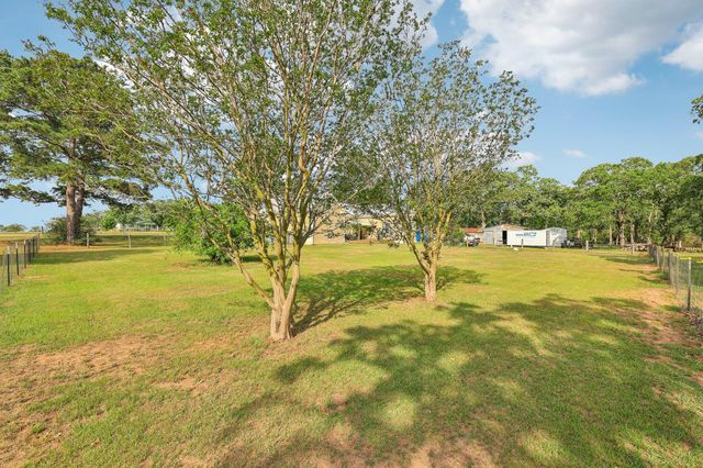 1200 County Road 211, Giddings, TX 78942