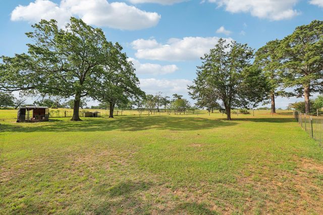 1200 County Road 211, Giddings, TX 78942