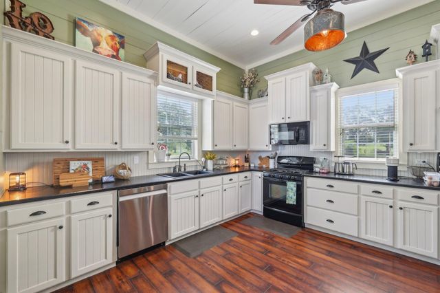 1200 County Road 211, Giddings, TX 78942