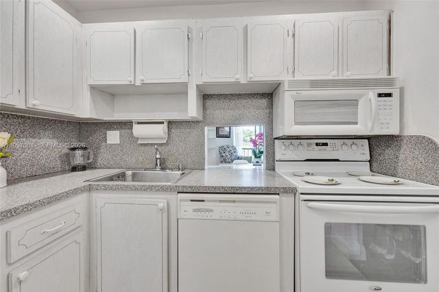 8260 SW 24th Street 6210, North Lauderdale, FL 33068