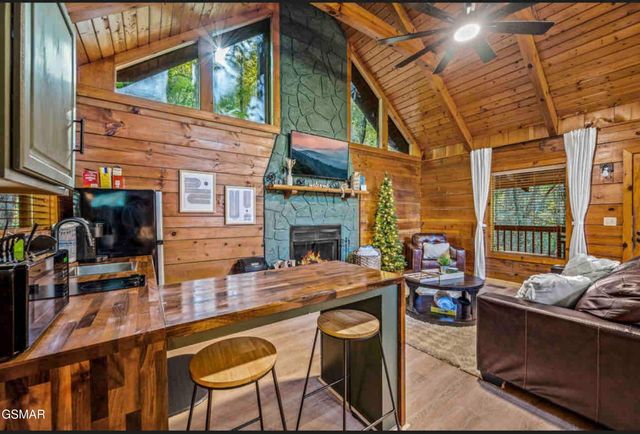 3289 Twin Mountain Way, Pigeon Forge, TN 37863