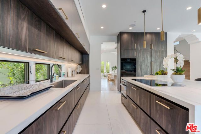 6721 Drexel Avenue, Los Angeles, CA 90048