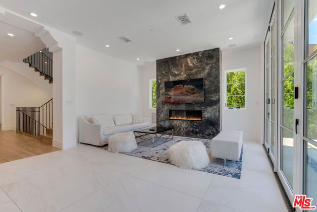 6721 Drexel Avenue, Los Angeles, CA 90048