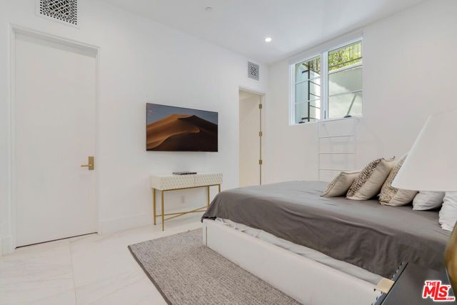 6721 Drexel Avenue, Los Angeles, CA 90048