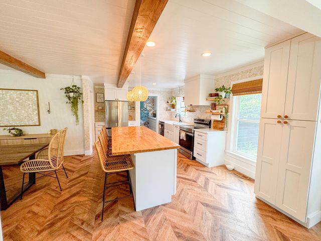 27 Fitzroy Drive, Charleston, SC 29414