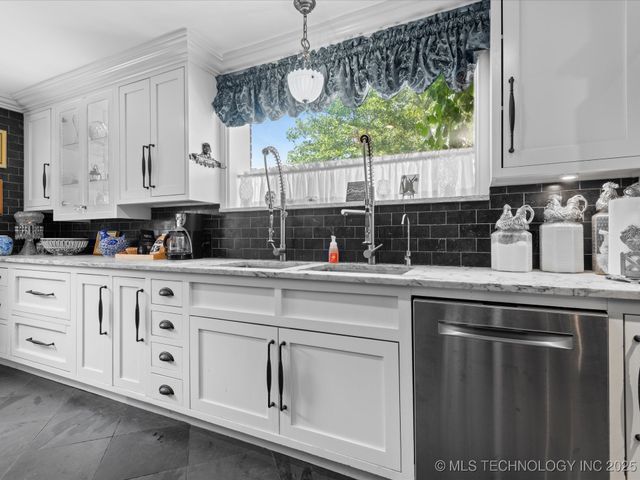 535 E 14th Street, Bartlesville, OK 74003