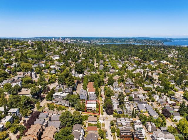 205 26th Avenue E, Seattle, WA 98112