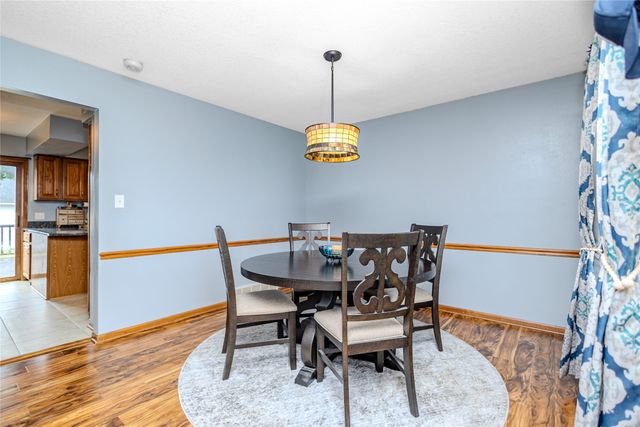 2417 N 7th Avenue Place E, Newton, IA 50208