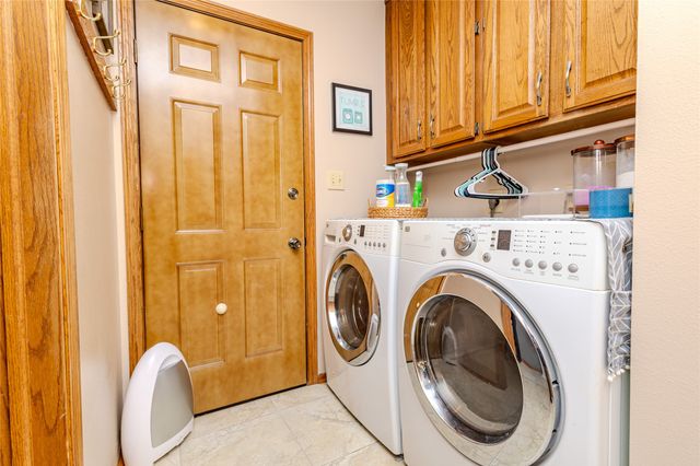 2417 N 7th Avenue Place E, Newton, IA 50208