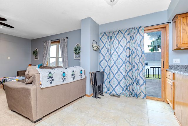 2417 N 7th Avenue Place E, Newton, IA 50208