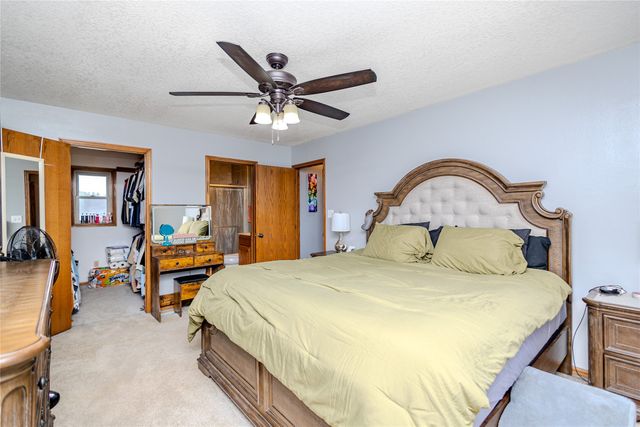 2417 N 7th Avenue Place E, Newton, IA 50208