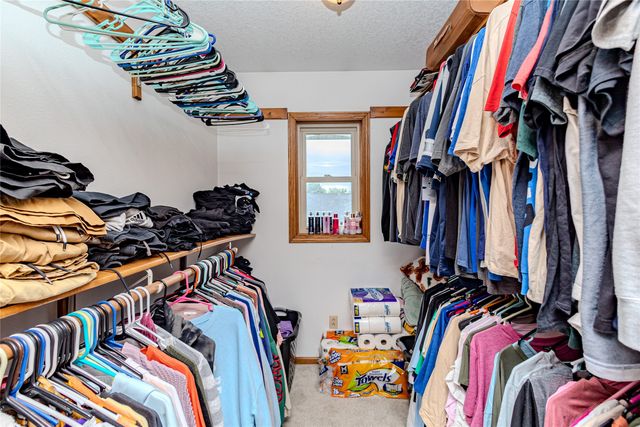 2417 N 7th Avenue Place E, Newton, IA 50208