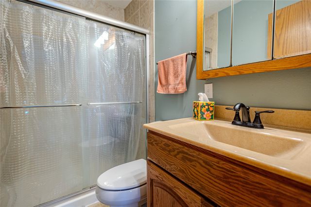 2417 N 7th Avenue Place E, Newton, IA 50208
