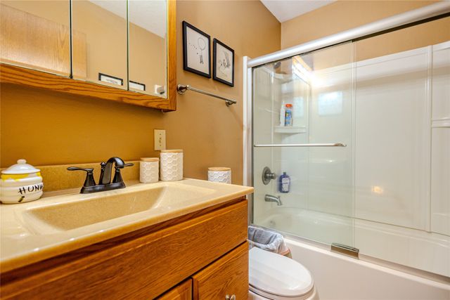 2417 N 7th Avenue Place E, Newton, IA 50208