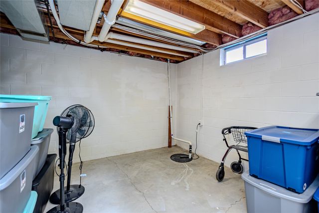 2417 N 7th Avenue Place E, Newton, IA 50208