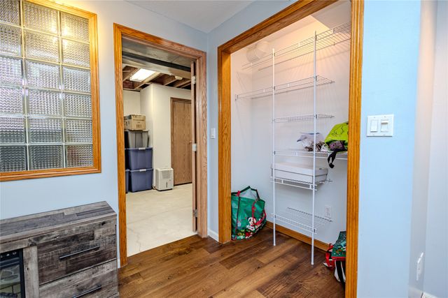 2417 N 7th Avenue Place E, Newton, IA 50208