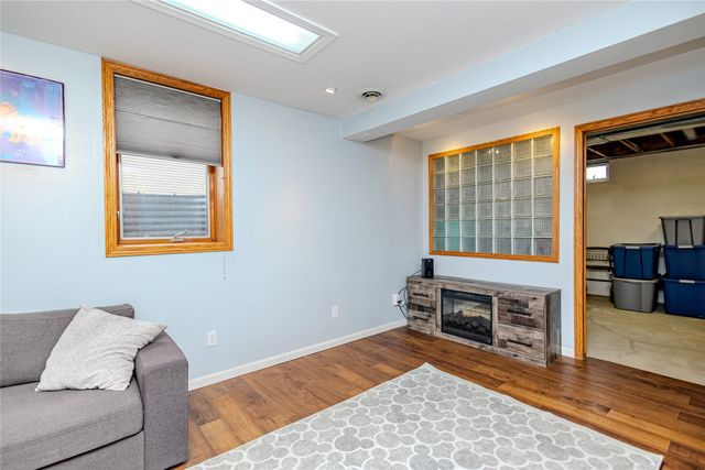 2417 N 7th Avenue Place E, Newton, IA 50208