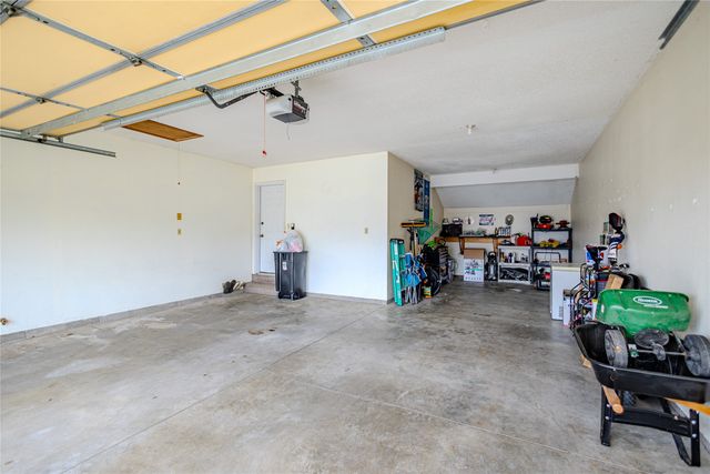 2417 N 7th Avenue Place E, Newton, IA 50208