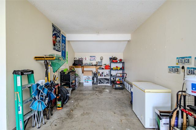 2417 N 7th Avenue Place E, Newton, IA 50208