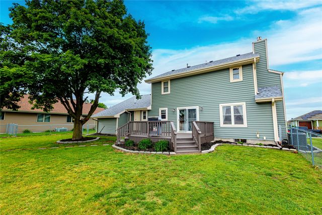 2417 N 7th Avenue Place E, Newton, IA 50208