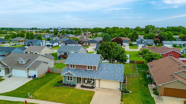 2417 N 7th Avenue Place E, Newton, IA 50208