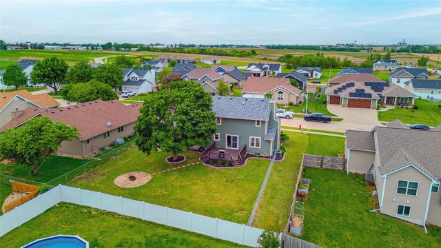 2417 N 7th Avenue Place E, Newton, IA 50208