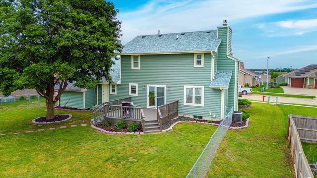 2417 N 7th Avenue Place E, Newton, IA 50208