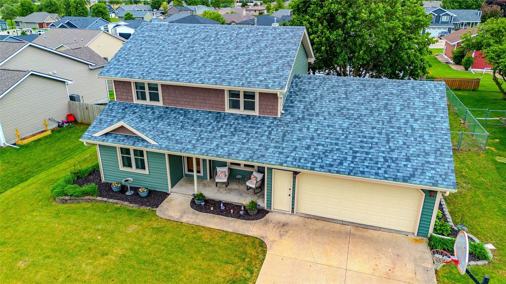 2417 N 7th Avenue Place E, Newton, IA 50208