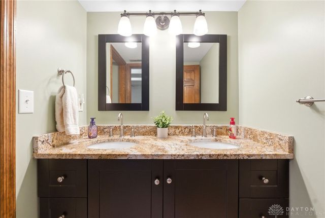 6391 Shadow Lake Trail, Centerville, OH 45459