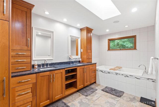 6391 Shadow Lake Trail, Centerville, OH 45459