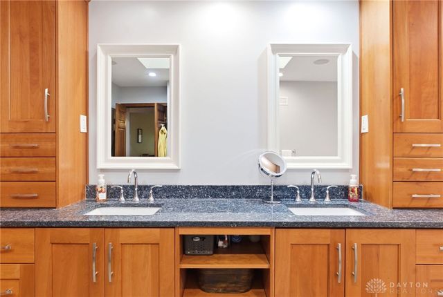 6391 Shadow Lake Trail, Centerville, OH 45459