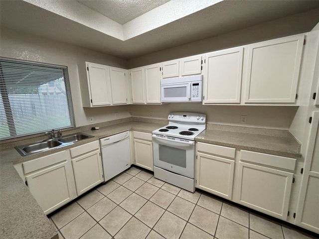 2514 Livingston Lane, Grand Prairie, TX 75052