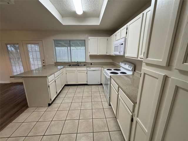 2514 Livingston Lane, Grand Prairie, TX 75052