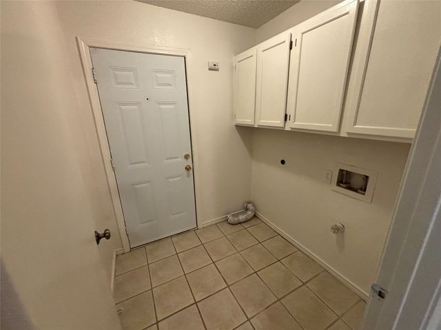 2514 Livingston Lane, Grand Prairie, TX 75052