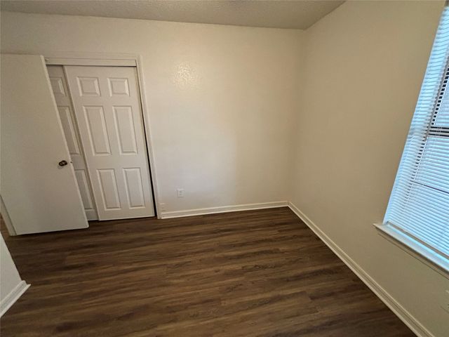 2514 Livingston Lane, Grand Prairie, TX 75052