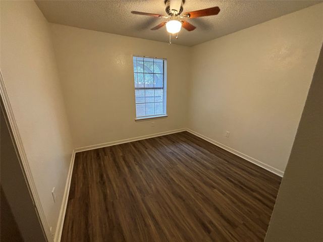 2514 Livingston Lane, Grand Prairie, TX 75052