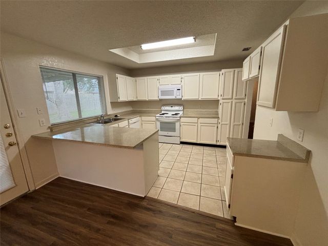 2514 Livingston Lane, Grand Prairie, TX 75052