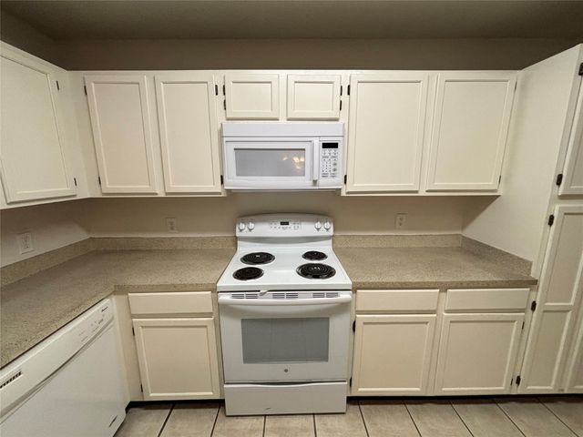 2514 Livingston Lane, Grand Prairie, TX 75052