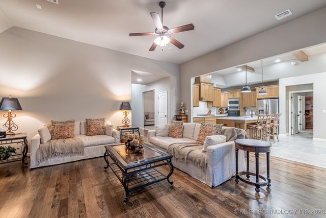 721 E 125th Place S, Jenks, OK 74037