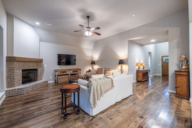 721 E 125th Place S, Jenks, OK 74037