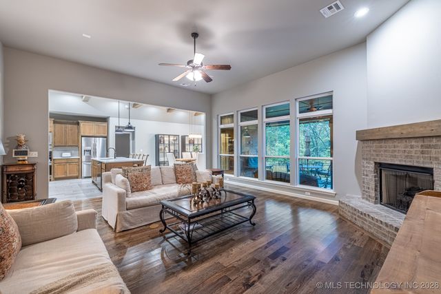 721 E 125th Place S, Jenks, OK 74037