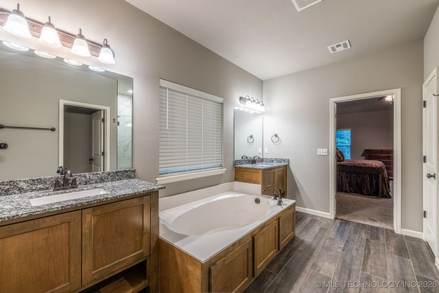 721 E 125th Place S, Jenks, OK 74037