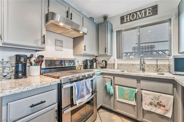 5942 Whispering Pine Avenue, Las Vegas, NV 89142