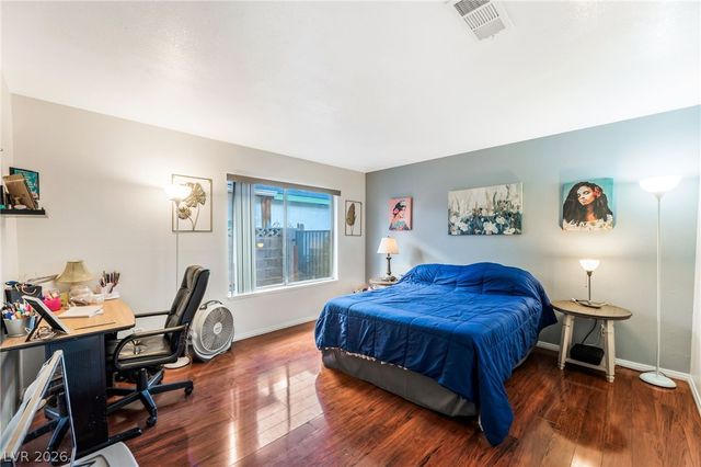 5942 Whispering Pine Avenue, Las Vegas, NV 89142