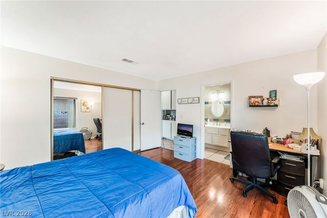 5942 Whispering Pine Avenue, Las Vegas, NV 89142