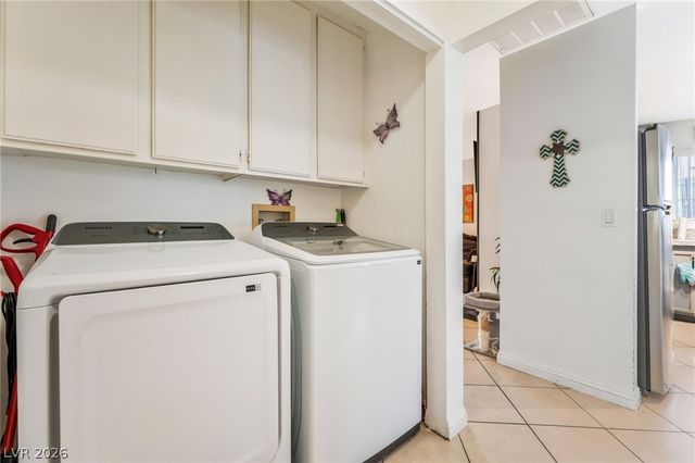 5942 Whispering Pine Avenue, Las Vegas, NV 89142