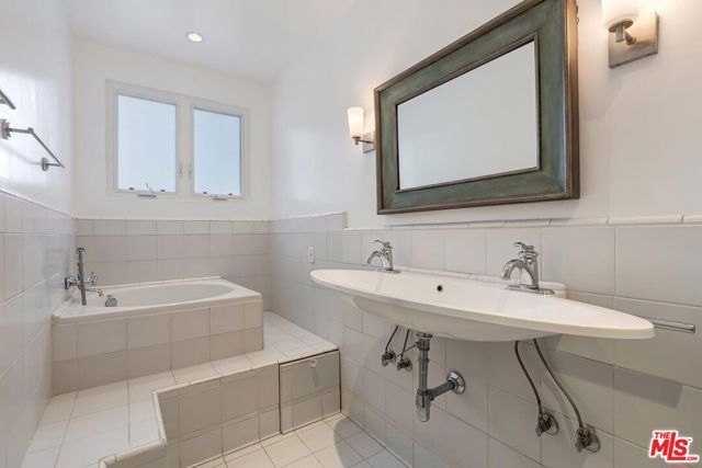 951 16th Street 3, Santa Monica, CA 90403